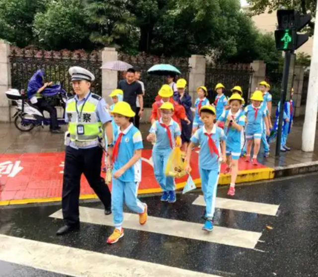 护学整治针对初中生所面对的常见交通问题安全宣教入学校 护学整治针对初中生所面对的常见交通问题安全宣教入学校