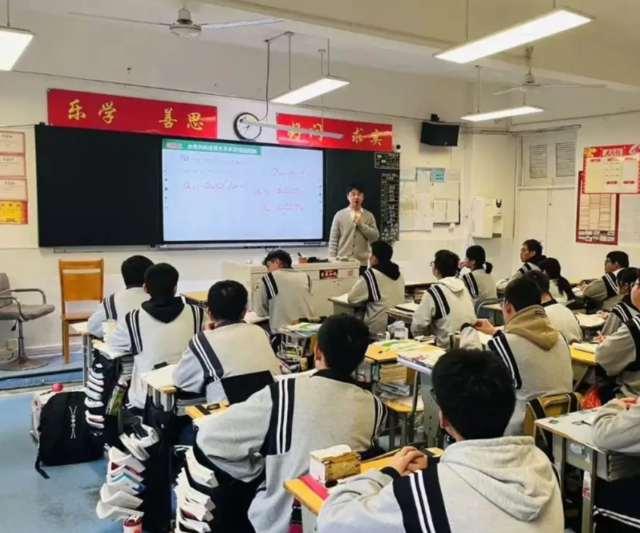 逻辑和前沿科研成果专属学科智能体就能够精准解答学生专业疑问