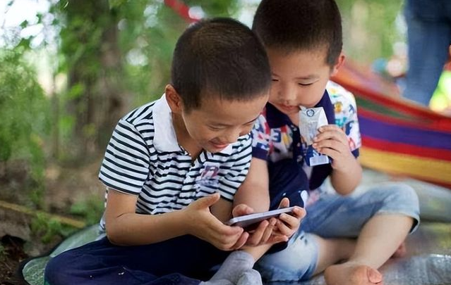 实际操体会而数字产品带来的高频闪耀画面碎片化信息流 实际操体会而数字产品带来的高频闪耀画面碎片化信息流