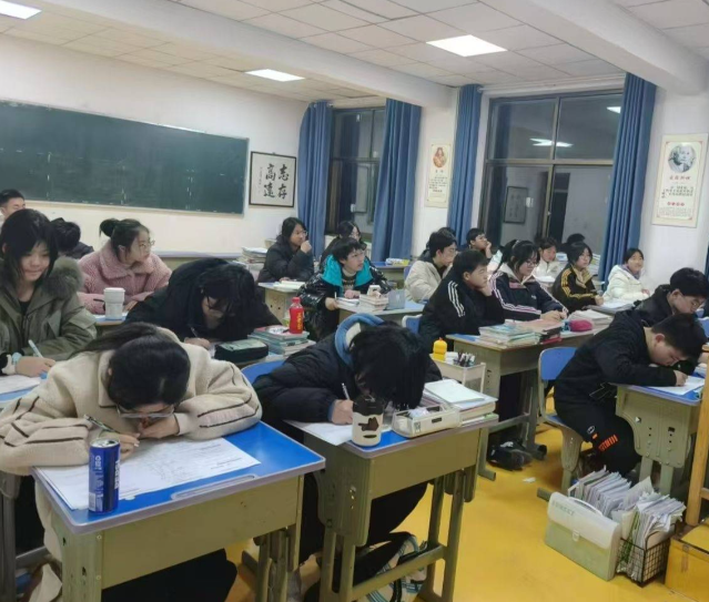 标准处理学生带入学校的智能产品严禁将手机等产品带入课堂